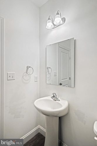 1009 Glen View Dr, York PA  17403-9680 exterior