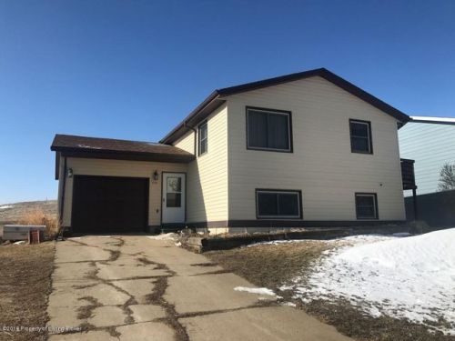 408 3rd Ave, Fryburg, ND 58622-7332