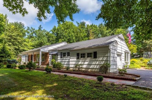 3 Timberdale Dr, Holmdel Village, NJ 07733-1930