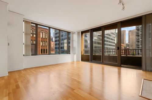200 Jefferson St, Chicago, IL 60661-5603