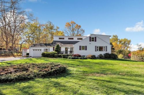 23 Bennetts Bridge Rd, Sandy Hook, CT 06482-1439