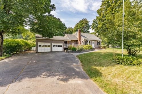 17 Oakridge Dr, Granby, CT 06035-2318