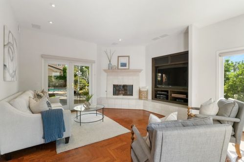 289 Owens Dr, Anaheim CA  92808-1327 exterior