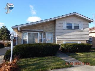 22 51st Ave, Bellwood, IL 60104-1027