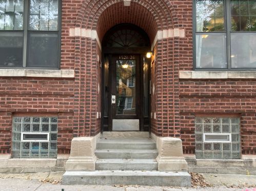 1528 Ardmore Ave, Chicago, IL 60660-4219