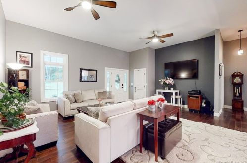 38 Hickey Rd, Pomfret Center, CT 06259-1114
