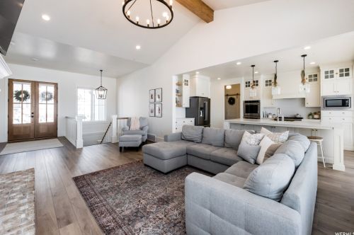 379 Sarah St, Providence UT 84332-9637 exterior