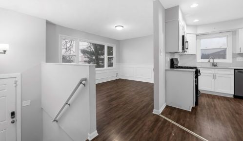 4330 189th St, Country Club Hills, IL 60478-5678