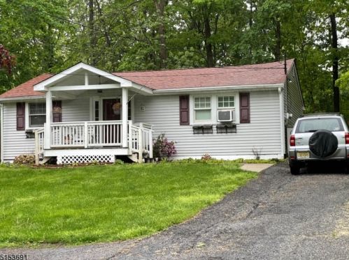 26 Shore Dr, Wantage, NJ 07461-1162
