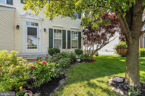 11 Potterfield Dr, Lovettsville, VA 20180-8624