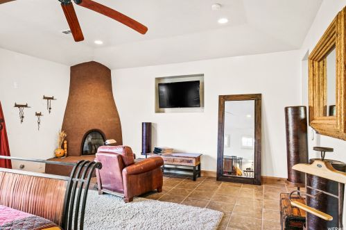 340 Snow Cyn Dr, Kayenta UT 84738-6041 exterior