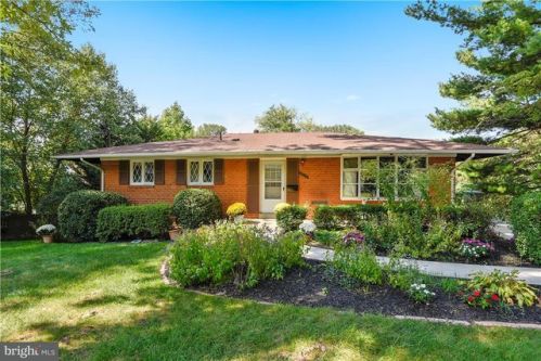 6802 Rosewood St, Annandale, VA 22003-1963
