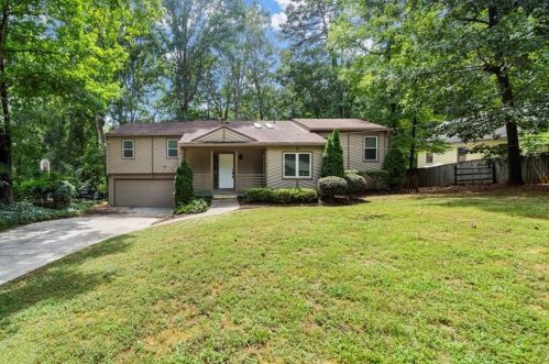 171 Nouveau Ct, Lilburn, GA 30047-6251