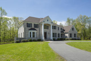 2 Orchardside Dr, East Windsor, NJ 08512-5410