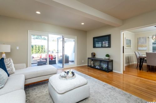 1357 Moncado Dr, Glendale CA  91207-1831 exterior