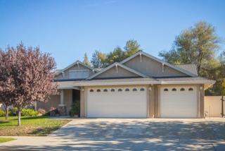 1061 Sunriver Ln, Redding, CA 96001-0186