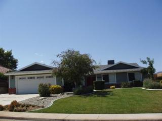 1049 Hickory Ave, Tehachapi, CA 93561-2180
