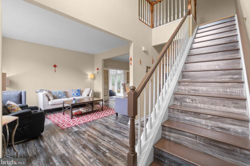 430 Madison Forest Dr, Herndon, VA 20170-3329