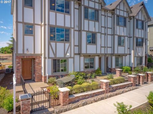 29081 Costa Cir, Wilsonville OR  97070-3068 exterior