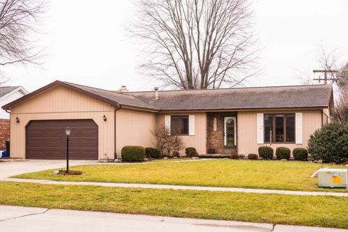 1509 Country Lake Dr, Champaign, IL 61821-6427