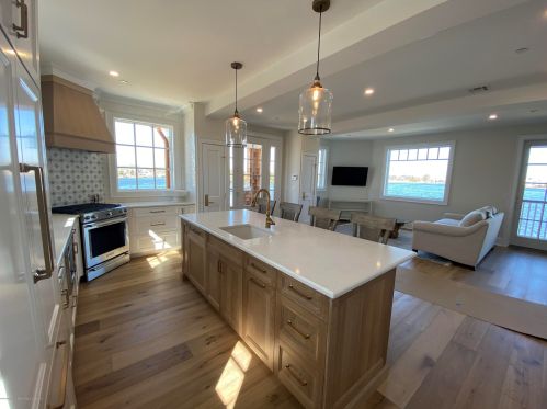 410 Lake Ave, Point Pleasant Beach, NJ 08742-4753