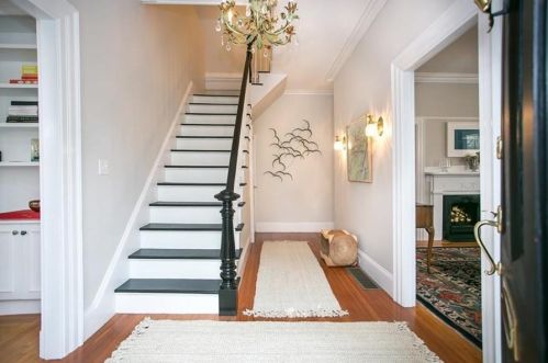 83 John St, Middletown, RI 02840-3107
