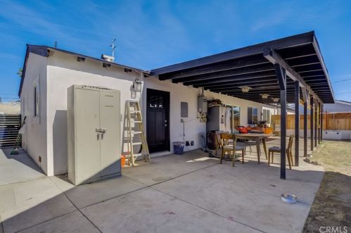 1518 Cochran St, Simi Valley CA 93065-2047 exterior