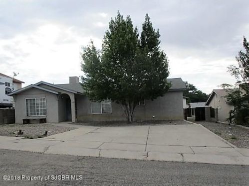820 Saguaro St, El Huerfano, NM 87413-5099