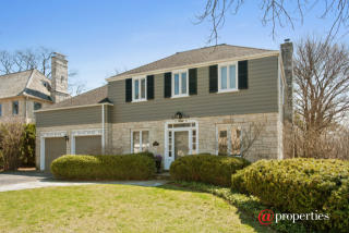 1266 Forest Glen Dr, Northfield, IL 60093-1423