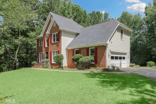30 Chatsworth Cir, Newnan, GA 30265-1375