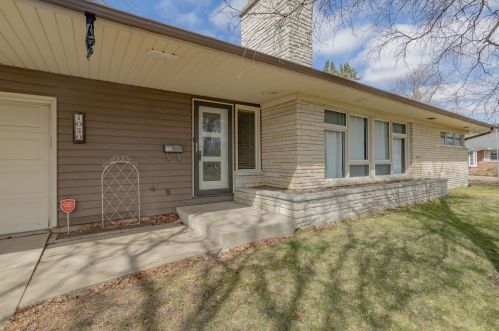 1050 Main St, Hillcrest, IL 61068-1712