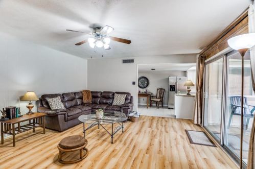 2049 Christie Ln, Carrollton TX 75007-3509 exterior