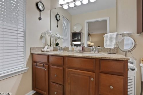 87 Thomastown Rd, Dover NJ 07803-3019 exterior