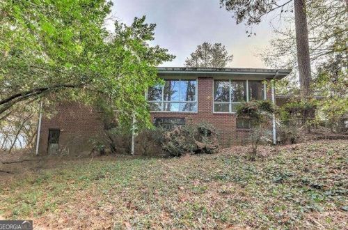 4132 Haverhill Dr, Atlanta GA  30342-3818 exterior