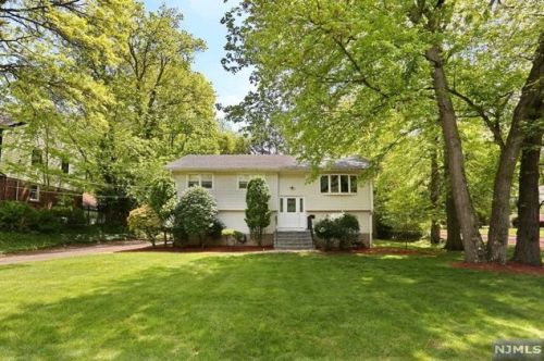 27 4th St, Closter, NJ 07624-3108