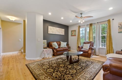 2828 Greenwood Ave, Arlington Hts, IL 60004-8428
