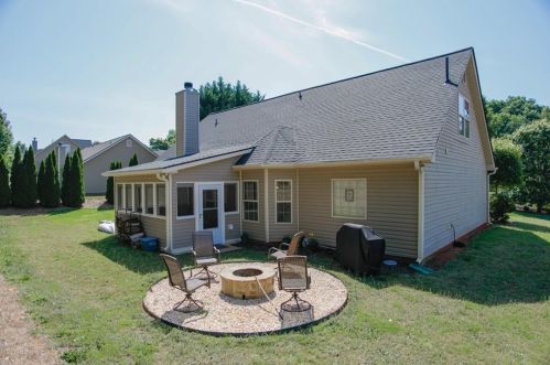 122 Laurel Oaks Ln, Jefferson GA  30549-5554 exterior