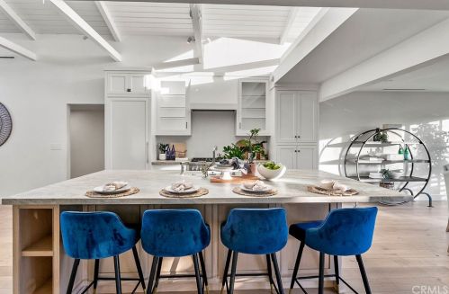 17089 Westport Dr, Huntington Beach CA  92649-4246 exterior