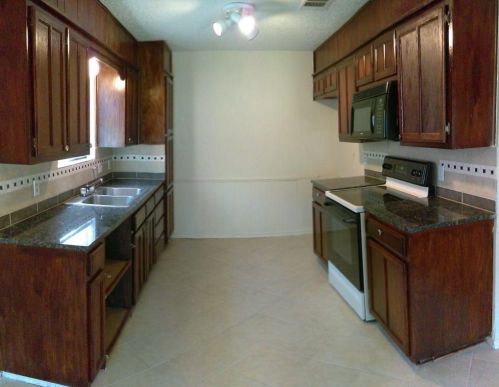 6457 Whitehurst Dr, Fort Worth TX  76148-1432 exterior