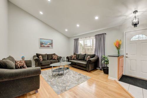 9537 Terrace Pl, Des Plaines, IL 60016-3909