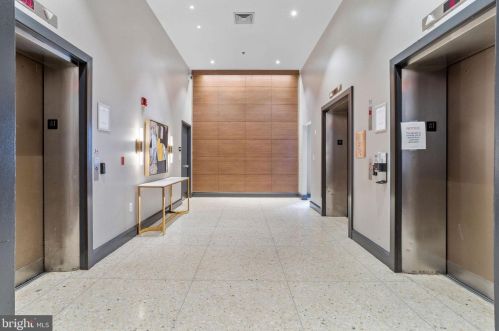 201 8th St, Philadelphia PA  19106-3519 exterior