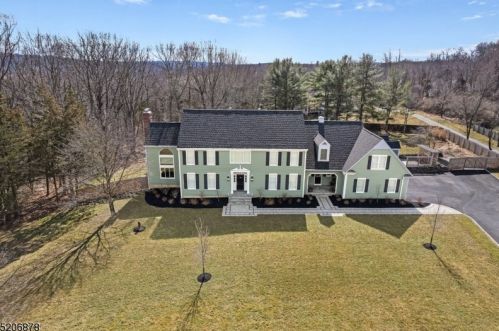 12 Ryan Ct, Chester, NJ 07930-3002