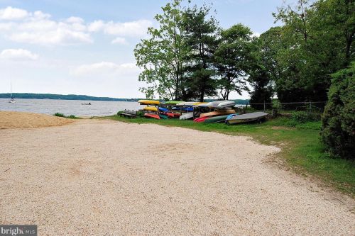 410 Old County Rd, Severna Park MD 21146-4655 exterior