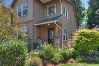 861 48th St, Seattle, WA 98103-6508