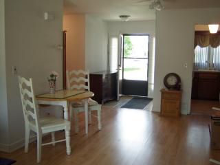 81 Seminole Rd, Lafayette, NJ 07848-4012