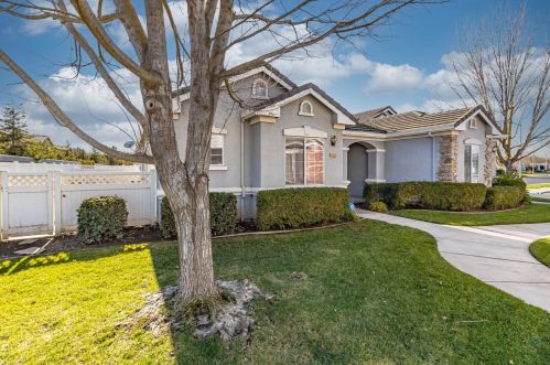 1674 Windy Cove Ln, Ripon, CA 95366-9373