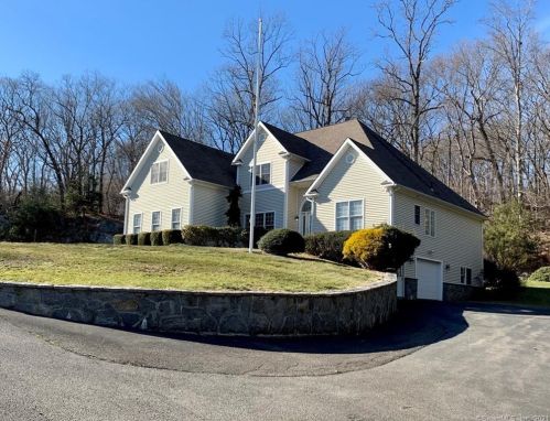 23 Nature Ln, Huntington, CT 06484-4220