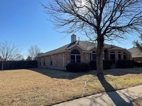 5016 Springtree Ln, Garland TX  75048-4190 exterior