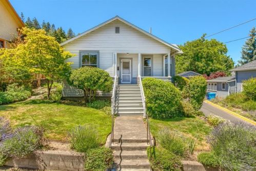41 Gresham St, Ashland, OR 97520-2886