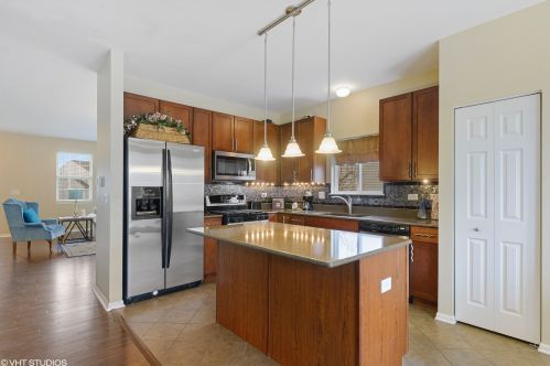 624 Canterbury Ln, Pingree Grove IL  60140-9192 exterior